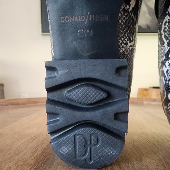 Donald Pliner Python Print Leather Slip-On Loafers Womens Size 8.5 - Picture 13 of 13